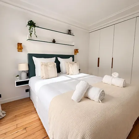 2 Pieces A Montmartre Apartment Paris